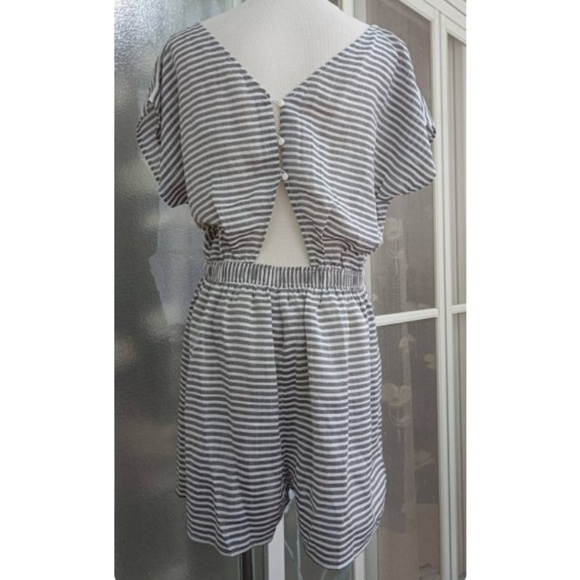NEW BCBGeneration BCBG  Striped Strap Front Open Back Romper sz  M - Picture 4 of 17